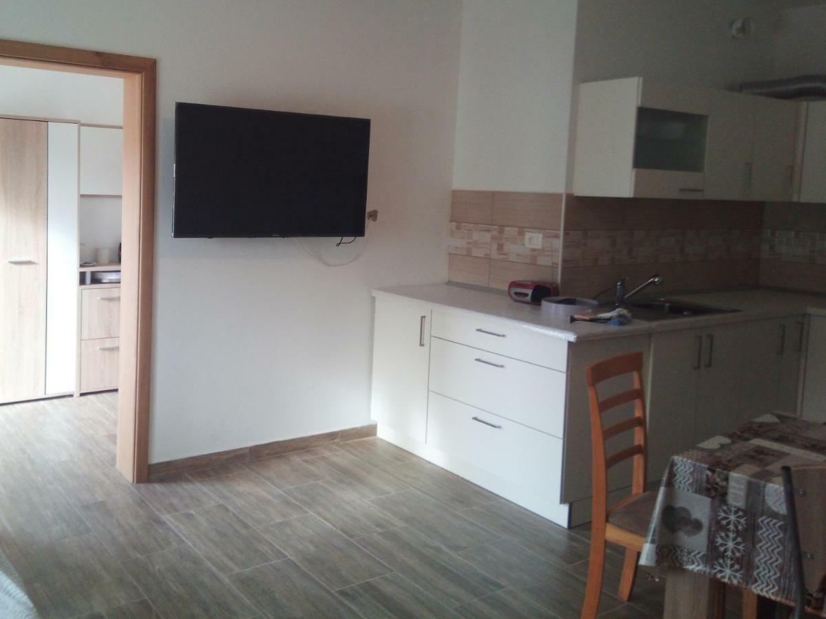 Apartmaji Matazin Črni Kal Εξωτερικό φωτογραφία