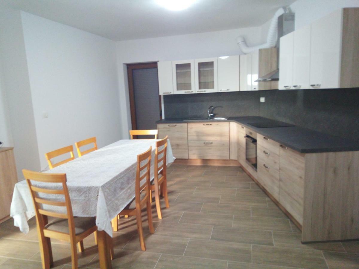 Apartmaji Matazin Črni Kal Εξωτερικό φωτογραφία